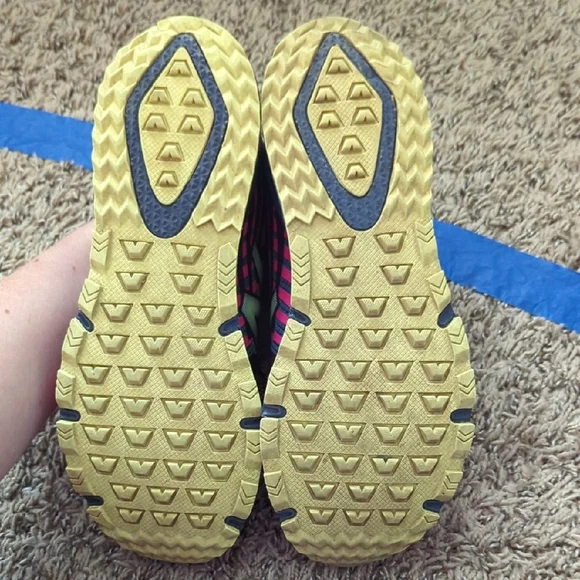 New Balance Women's Athletic Shoes in Pink and Navy - Picture 3 of 9